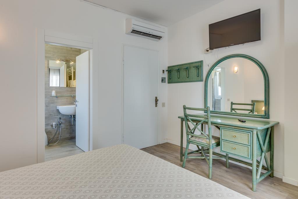Hotel Garni' Serena Каорле Екстер'єр фото