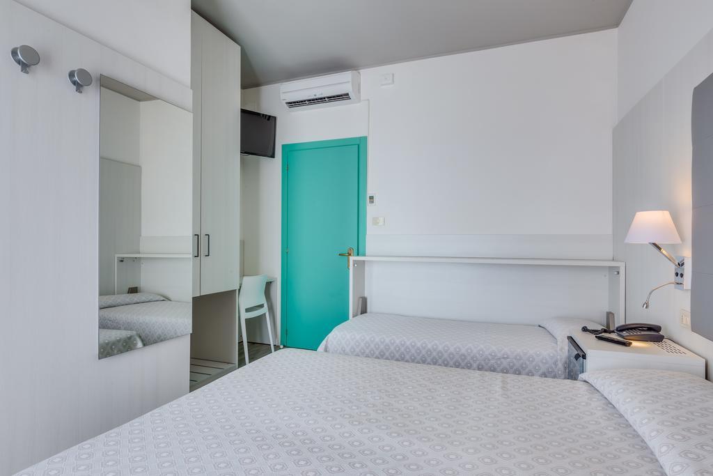Hotel Garni' Serena Каорле Екстер'єр фото