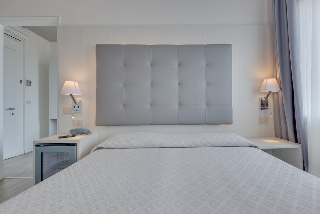 Hotel Garni' Serena Каорле Екстер'єр фото