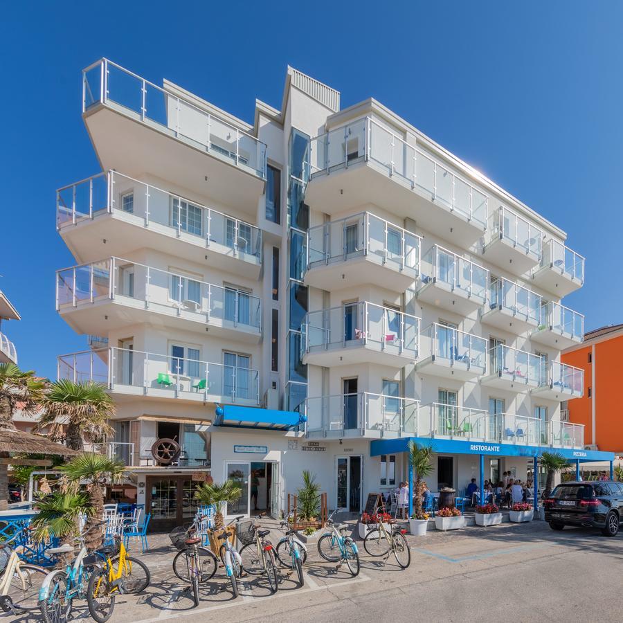 Hotel Garni' Serena Каорле Екстер'єр фото