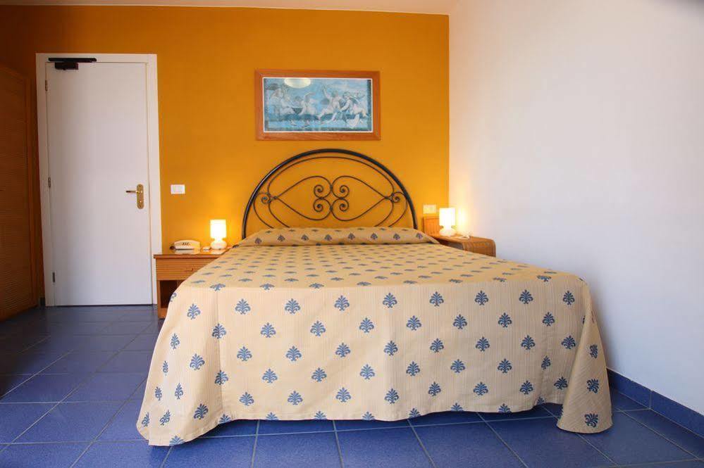 Hotel Garni' Serena Каорле Екстер'єр фото